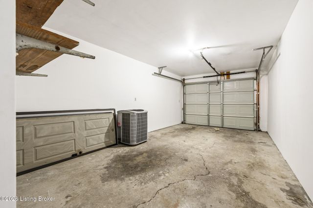 3037 Fordhaven Rd, Louisville, KY 40214