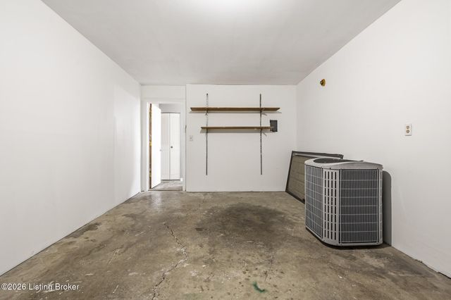 3037 Fordhaven Rd, Louisville, KY 40214