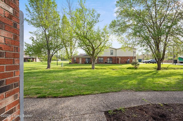 3037 Fordhaven Rd, Louisville, KY 40214