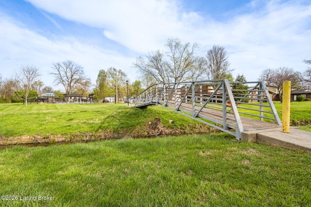 3037 Fordhaven Rd, Louisville, KY 40214