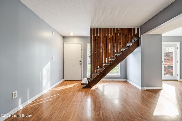 3037 Fordhaven Rd, Louisville, KY 40214