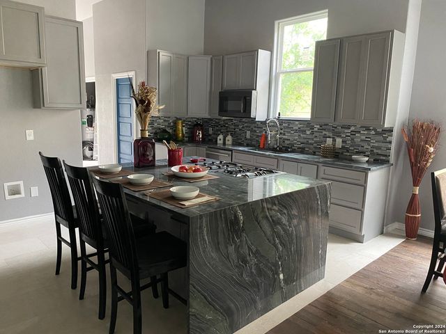 305 SPRUCE ST, San Antonio, TX 78203