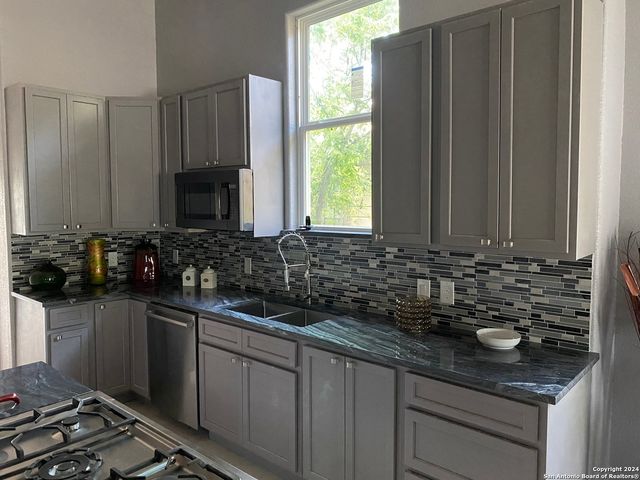 305 SPRUCE ST, San Antonio, TX 78203