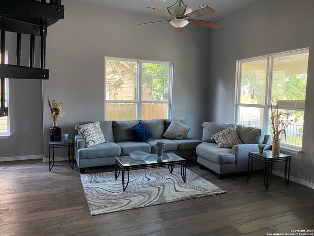 305 SPRUCE ST, San Antonio, TX 78203
