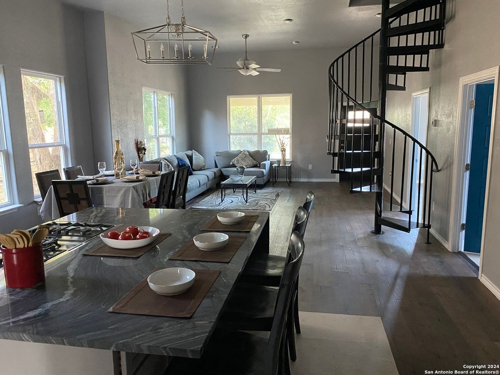 305 SPRUCE ST, San Antonio, TX 78203
