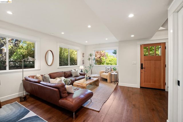 6145 Fremont St, Oakland, CA 94608