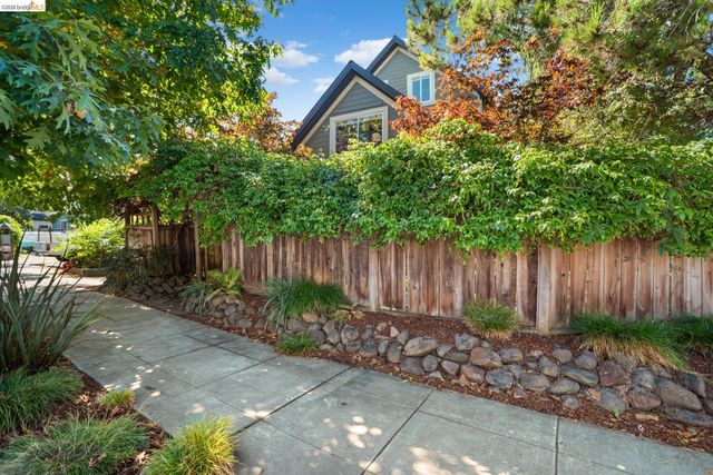 6145 Fremont St, Oakland, CA 94608