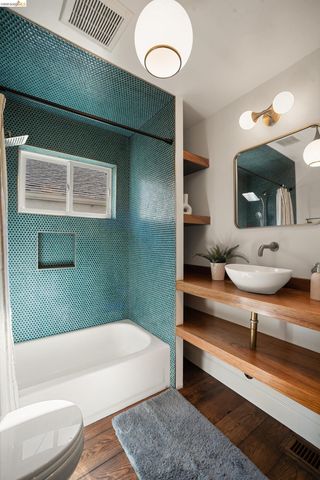 6145 Fremont St, Oakland, CA 94608