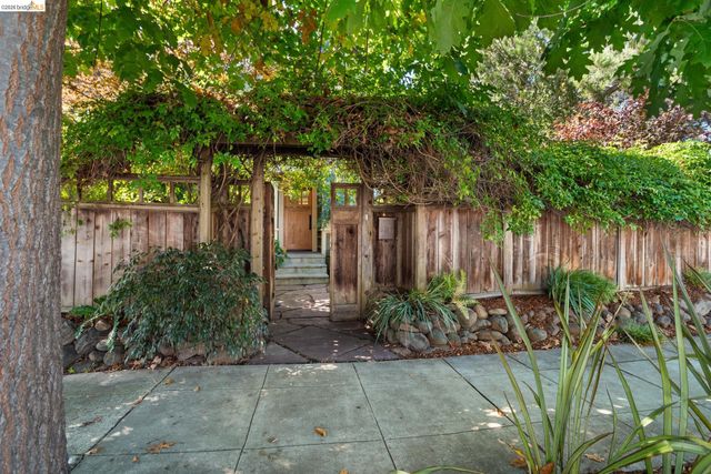 6145 Fremont St, Oakland, CA 94608