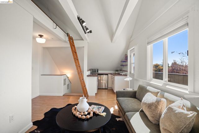 6145 Fremont St, Oakland, CA 94608