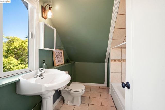 6145 Fremont St, Oakland, CA 94608