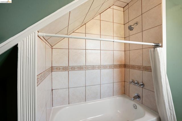 6145 Fremont St, Oakland, CA 94608