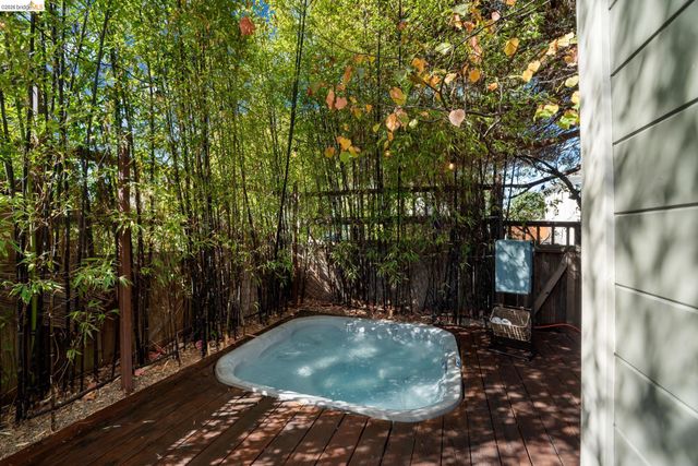 6145 Fremont St, Oakland, CA 94608