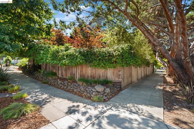 6145 Fremont St, Oakland, CA 94608