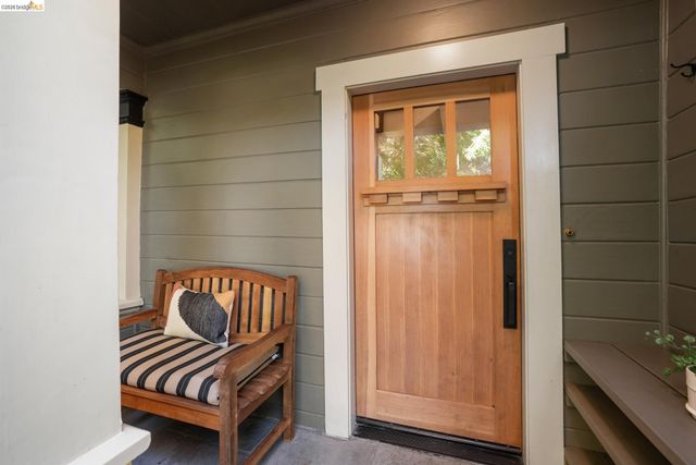 6145 Fremont St, Oakland, CA 94608