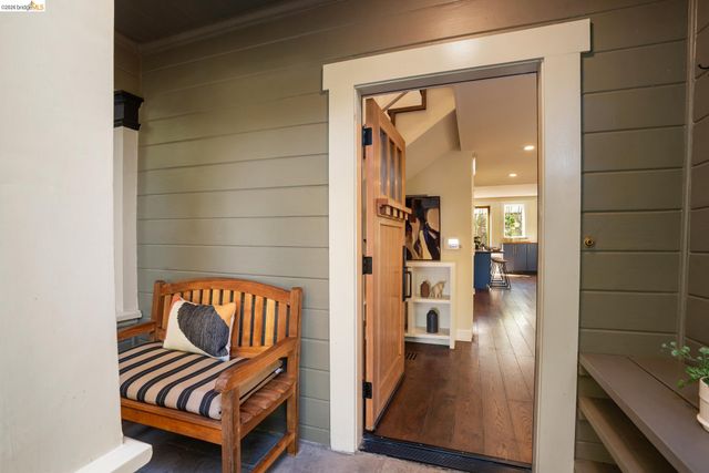 6145 Fremont St, Oakland, CA 94608