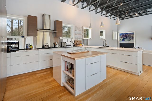 48 Green Meadow Lane, New Canaan, CT 06840