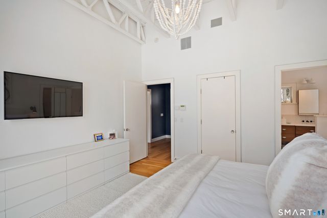 48 Green Meadow Lane, New Canaan, CT 06840