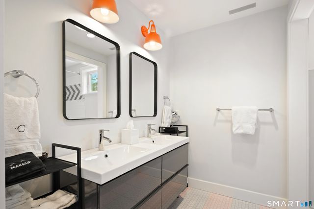 48 Green Meadow Lane, New Canaan, CT 06840