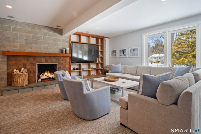 48 Green Meadow Lane, New Canaan, CT 06840