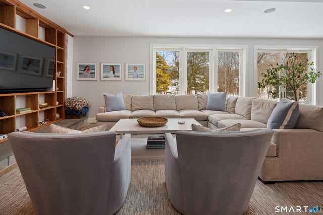 48 Green Meadow Lane, New Canaan, CT 06840