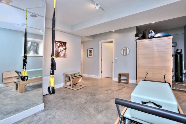 48 Green Meadow Lane, New Canaan, CT 06840