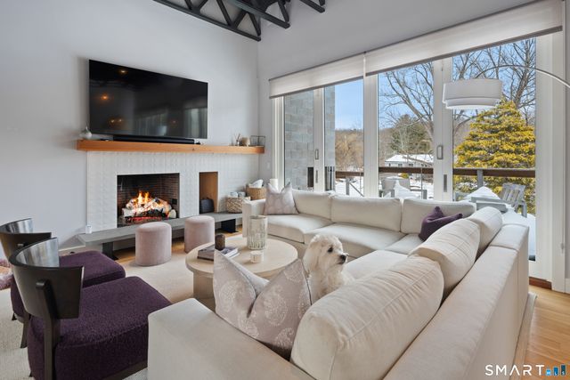 48 Green Meadow Lane, New Canaan, CT 06840