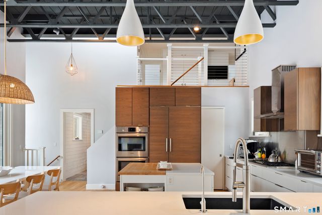 48 Green Meadow Lane, New Canaan, CT 06840