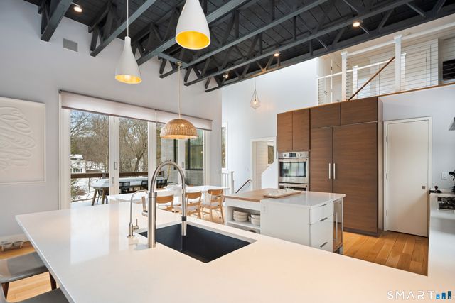 48 Green Meadow Lane, New Canaan, CT 06840