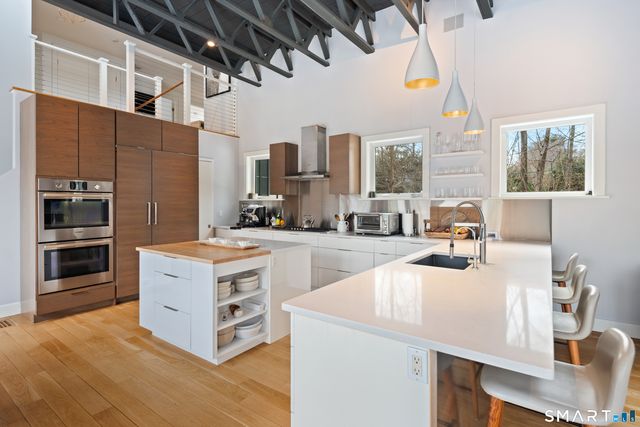 48 Green Meadow Lane, New Canaan, CT 06840