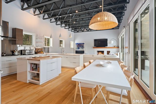 48 Green Meadow Lane, New Canaan, CT 06840