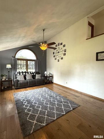 3175 BUCKINGHAM Road, Galesburg, IL 61401