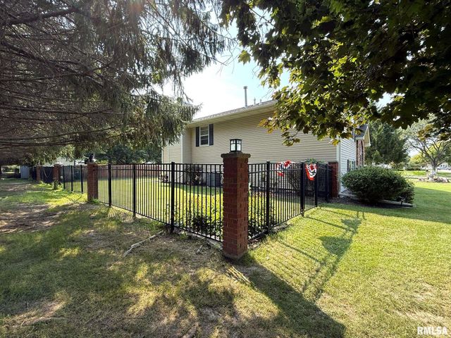 3175 BUCKINGHAM Road, Galesburg, IL 61401