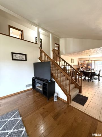 3175 BUCKINGHAM Road, Galesburg, IL 61401