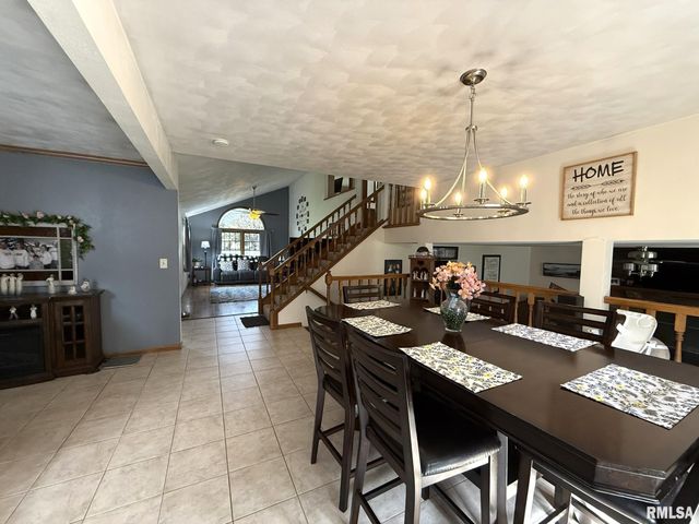 3175 BUCKINGHAM Road, Galesburg, IL 61401