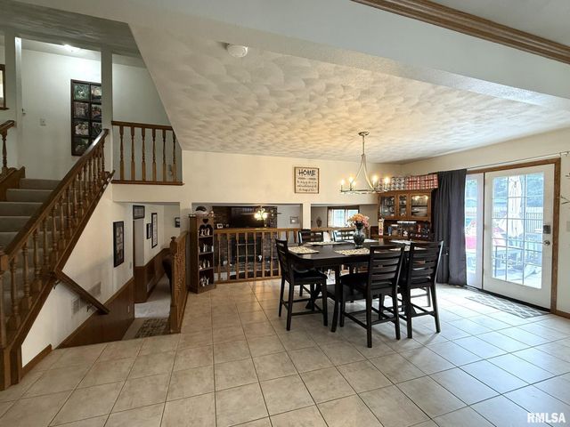 3175 BUCKINGHAM Road, Galesburg, IL 61401