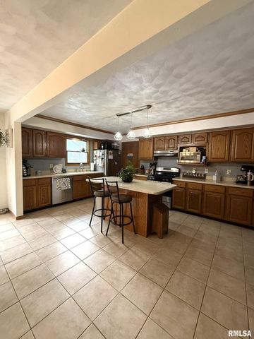 3175 BUCKINGHAM Road, Galesburg, IL 61401