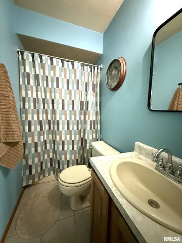 3175 BUCKINGHAM Road, Galesburg, IL 61401