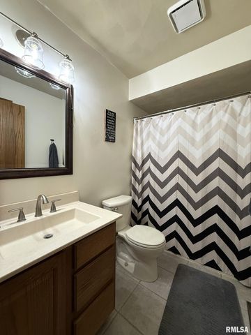 3175 BUCKINGHAM Road, Galesburg, IL 61401