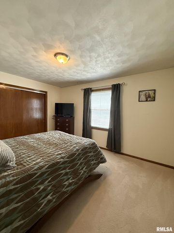 3175 BUCKINGHAM Road, Galesburg, IL 61401