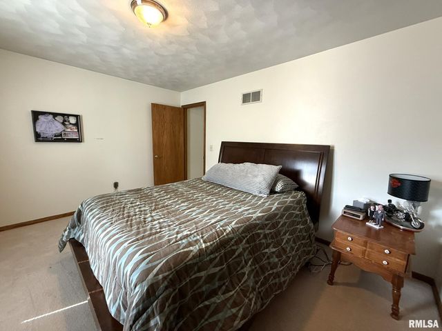 3175 BUCKINGHAM Road, Galesburg, IL 61401