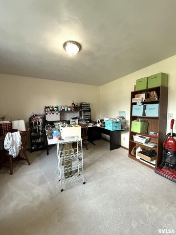 3175 BUCKINGHAM Road, Galesburg, IL 61401