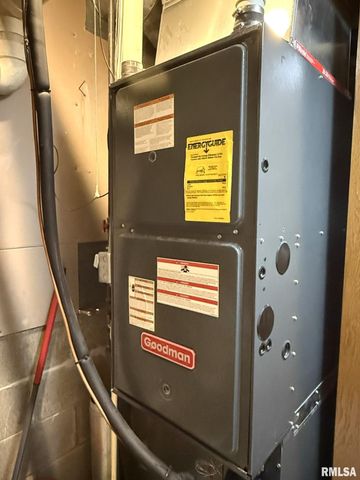 3175 BUCKINGHAM Road, Galesburg, IL 61401