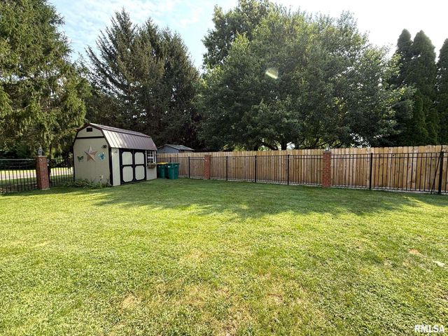 3175 BUCKINGHAM Road, Galesburg, IL 61401