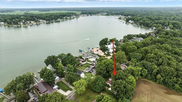 23836 N Shore Drive, Edwardsburg, MI 49112