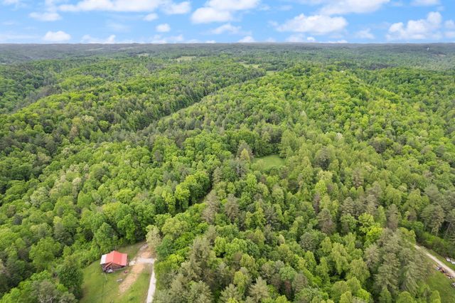 2 Firefly Lane, Campton, KY 41301