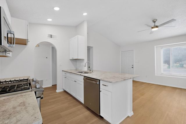 704 Sandpiper Drive SW, Albuquerque, NM 87121