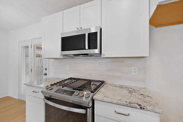 704 Sandpiper Drive SW, Albuquerque, NM 87121