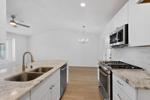 704 Sandpiper Drive SW, Albuquerque, NM 87121