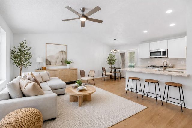 704 Sandpiper Drive SW, Albuquerque, NM 87121